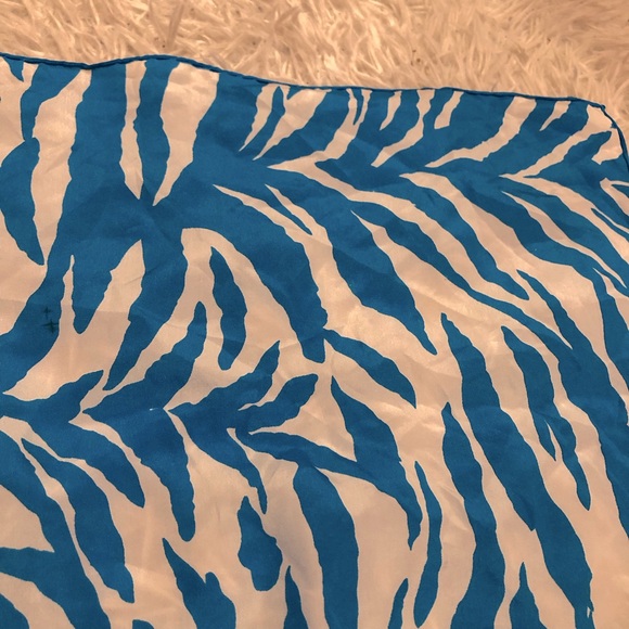 100% Silk Golden Camel Hand Printed Scarf - Picture 9 of 10